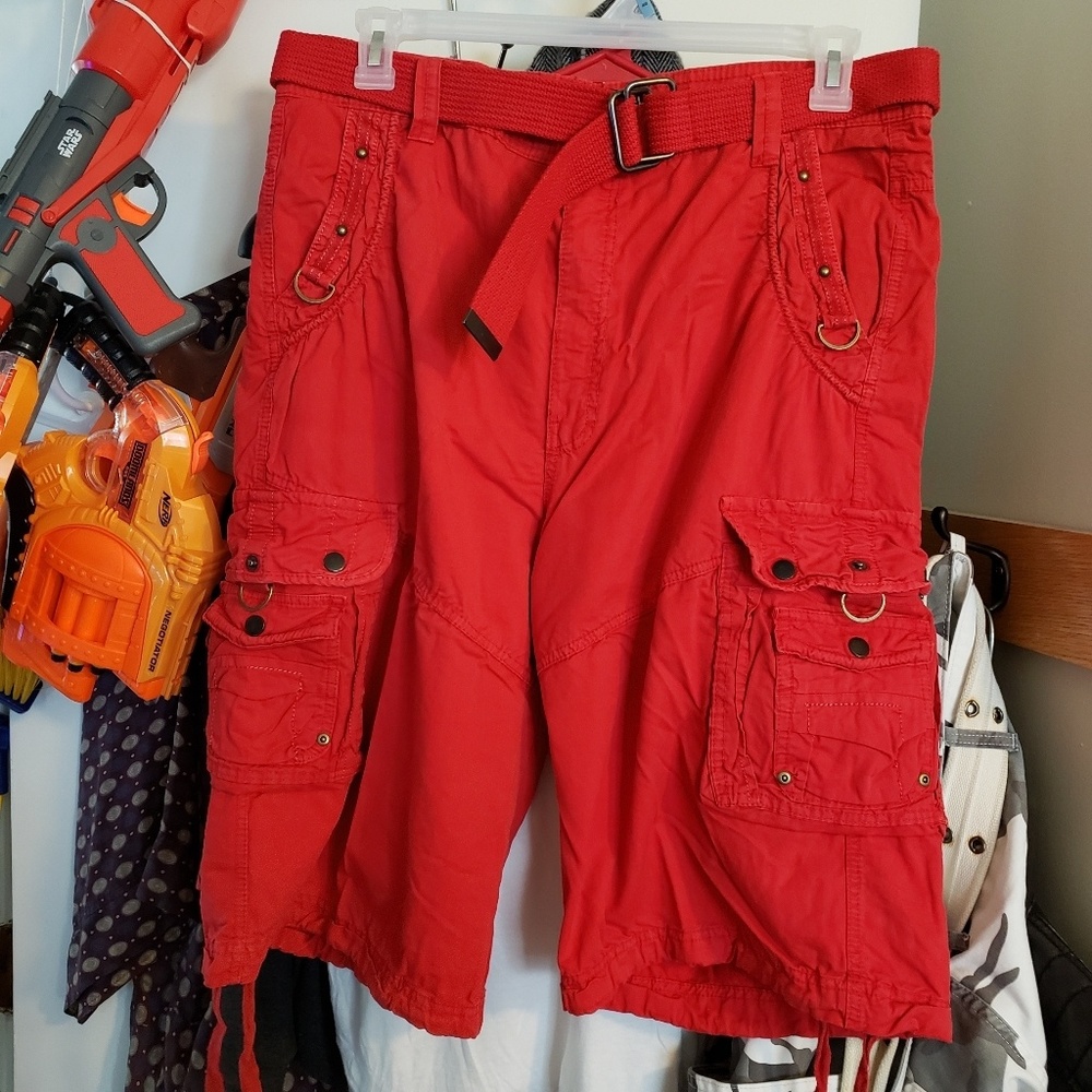 Nice cargo shorts, new condition